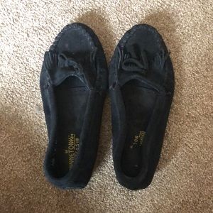 MINNETONKA BLACK MOCCASINS 7.5